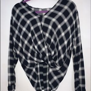 Hollister wrap plaid shirt🤩